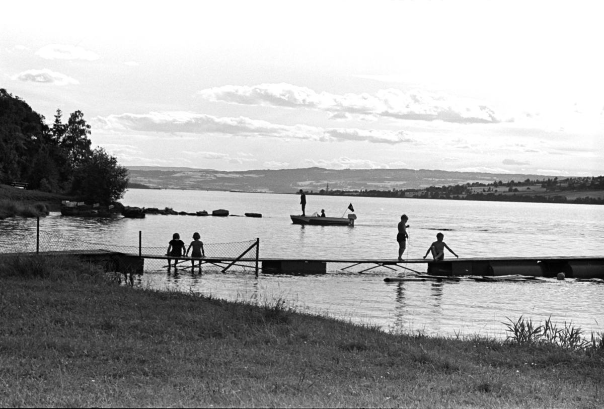 Domkirkeodden, badeliv, brygge, passbåt.