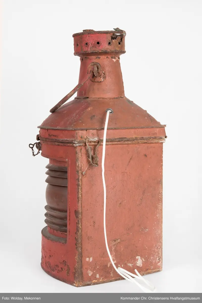Skipslanterne, rødt glass.