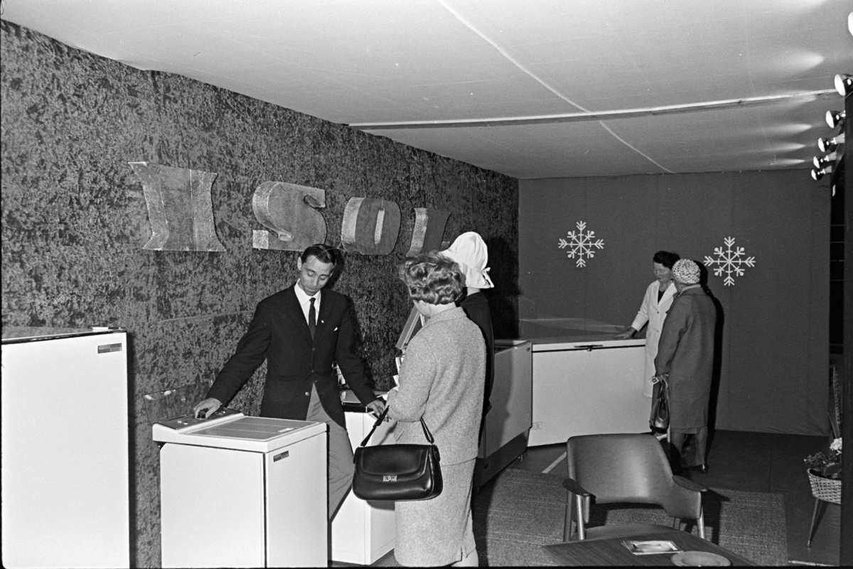 Kjøkkenutstilling i Hamarhallen, stand, Isol, kjøleskap,vaskemaskin,fryser.