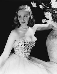 Porträtt av skådespelerskan Inga Tidblad (1901–1975) klädd i