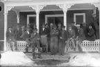 Gruppfoto på verandan till Stagården i Bollnäs 1924.