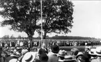 Landshövding Bergström talar vid minnesstenens avtäckning. 1/8 1920.