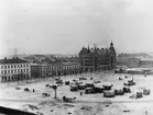 Gävle stad  Norr. Stortorget (salutorget) i slutet av 1800-talet.
Till höger i bilden kvarteret Skolstuvan, där Hypoteksbankens hus byggdes 1897.