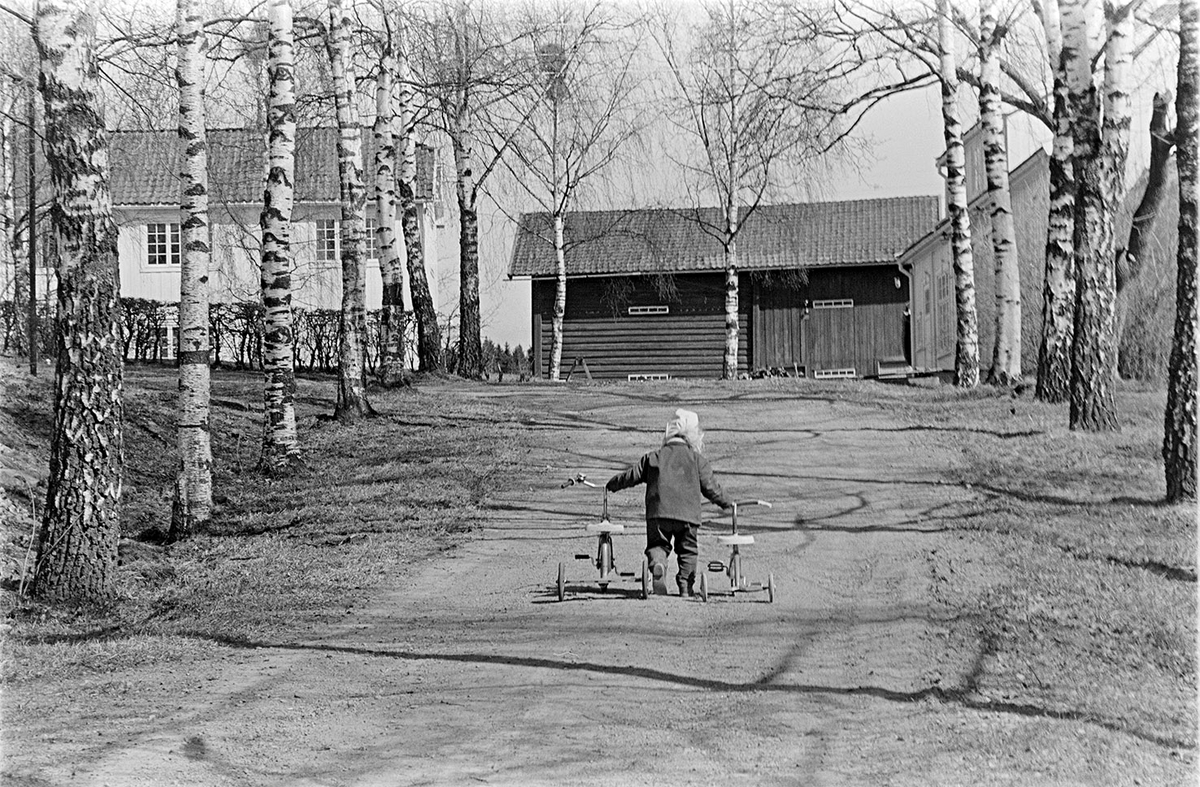 Aluvegen, barn, trehjulssykkel, Ajer gard, Hamar.