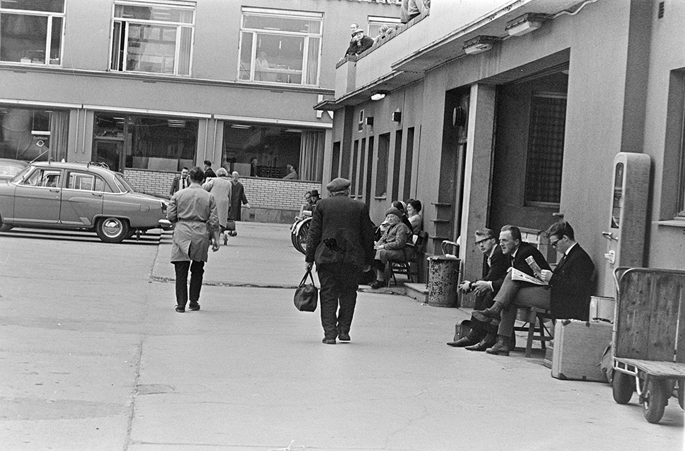 Busstasjonen,drosjeholdeplass, Østre Torg, Hamar.