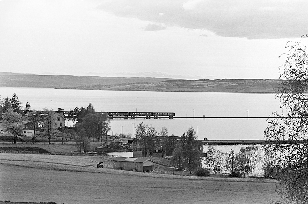 Flom i Mjøsa, 1967, Åkersvika, jernbane, tog, Stangebrua, oversikt