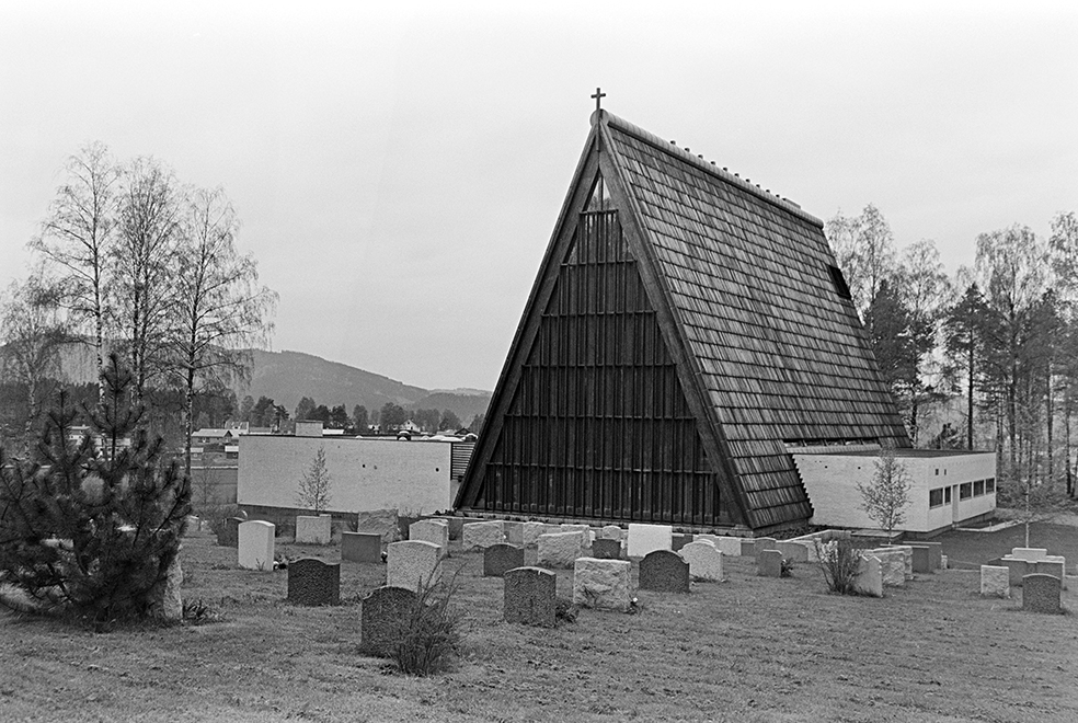 Brumunddal kirke, eksteriør.