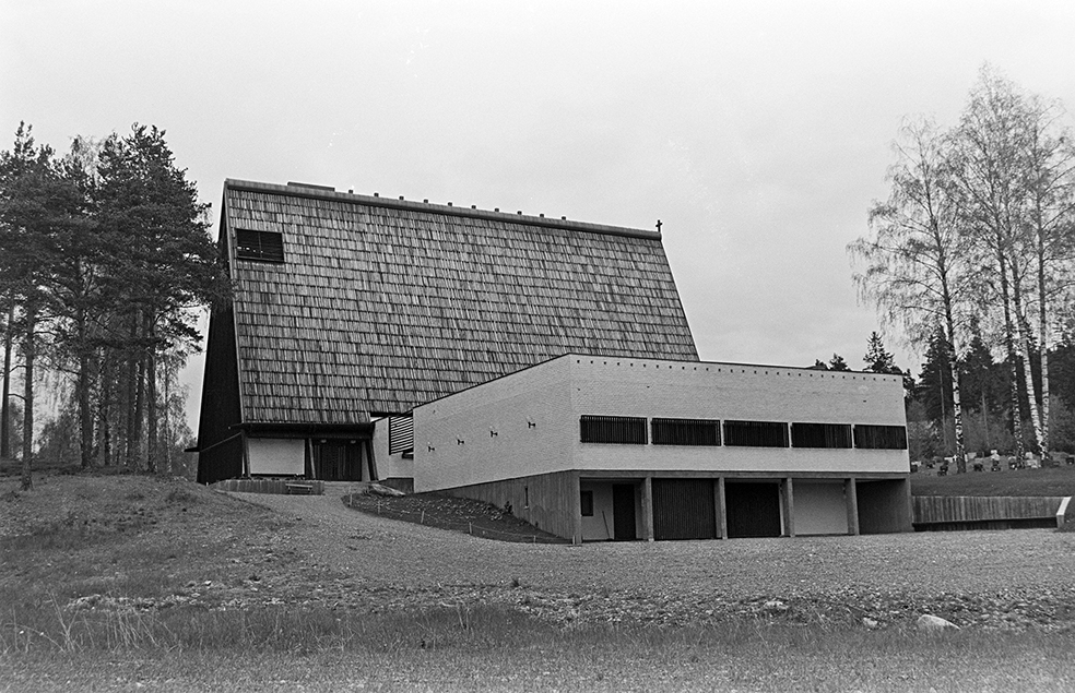 Brumunddal kirke, eksteriør.