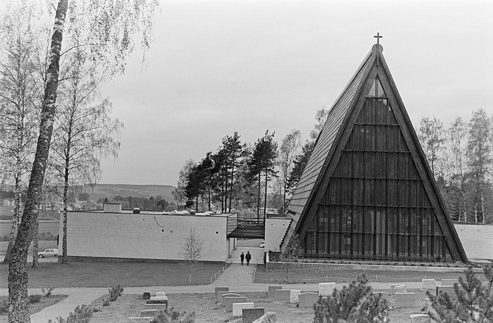 Brumunddal kirke, eksteriør.