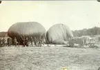 Ballonger (halvfyllda), på marken.