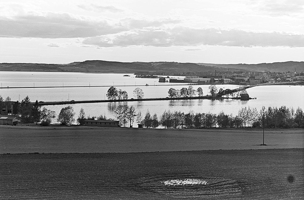 Storflom i Mjøsa 1967. Åkersvika, Stangebrua, veg, jernbane,oversvømmelse, Kjonerud,