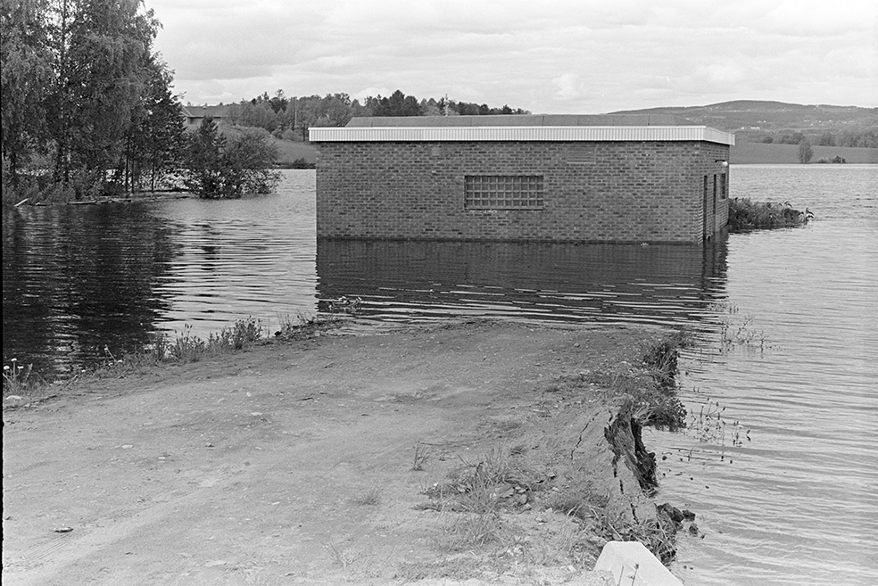 Storflom i Mjøsa 1967. Midtstranda, pumpestasjon, oversvømmelse.