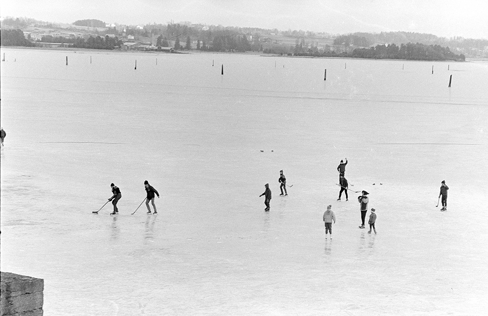 Åkersvika, mjøsis,vinteraktivitet, skøyter,kunstløp,ishockey,barn,