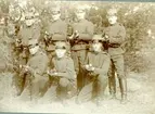 Militärer med vapen (7 man), Karlsborg.