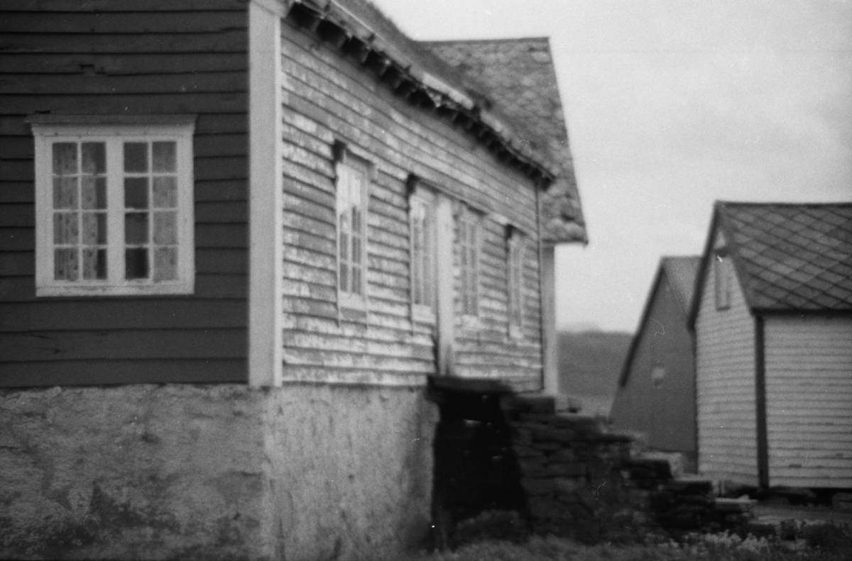 Dokumentasjonsbilder i serie av Ellingstova på Molnes, Vigra.