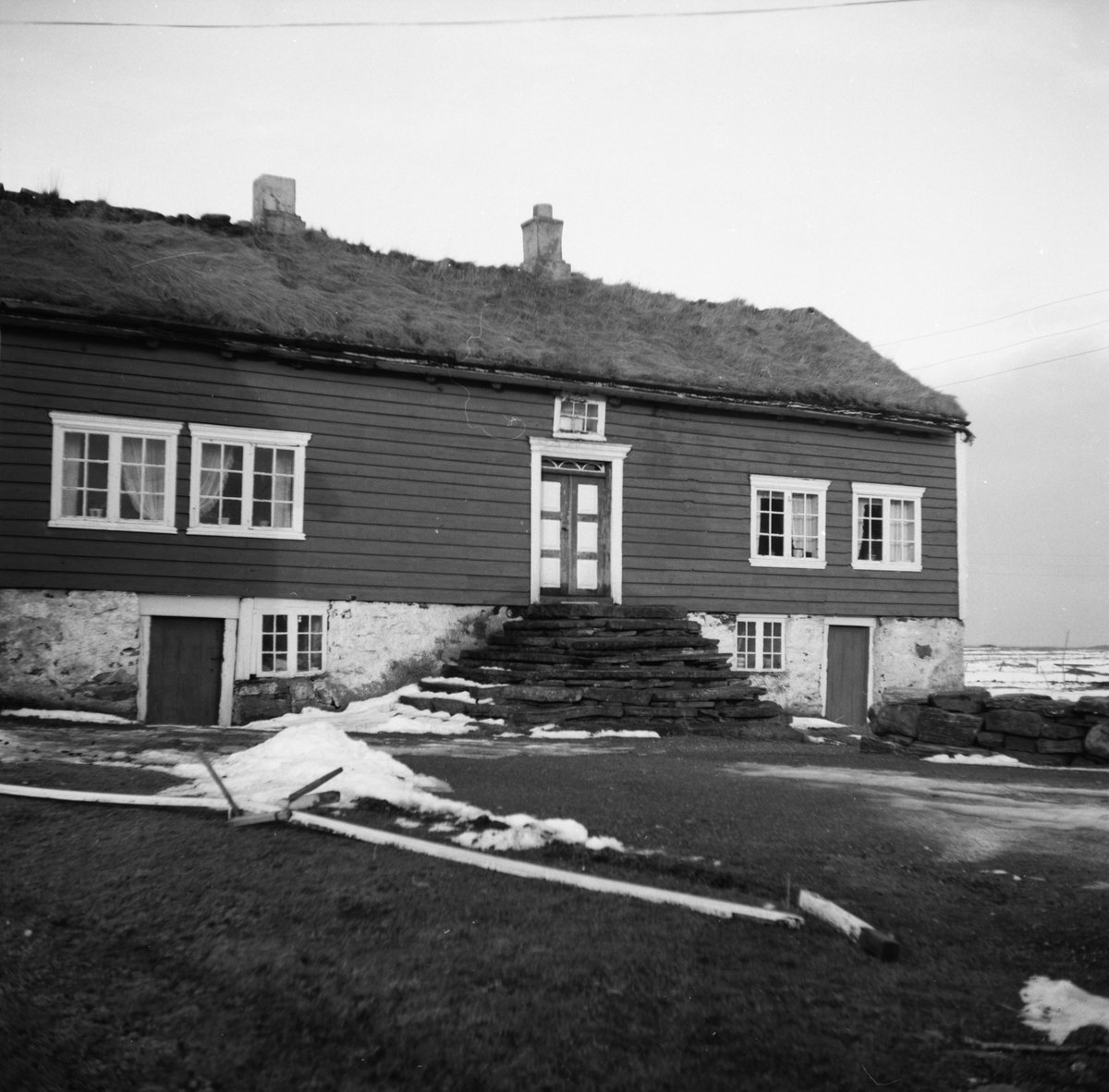 Dokumentasjonsbilder i serie av Ellingstova på Molnes, Vigra.