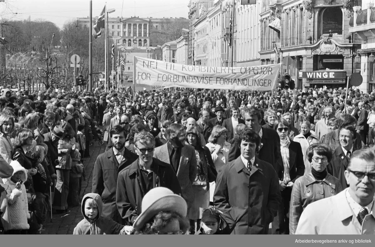 1. mai 1976 i Oslo.Demonstrasjonstoget i Karl Johans gate