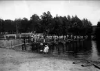 Infanterivolontärskolan Karlsborg, senare rekrytskolan för infanteriets off- och res. off. Aspiranter 1878 - 1927. Övningar på våta graven (blängen) omkring 1907.