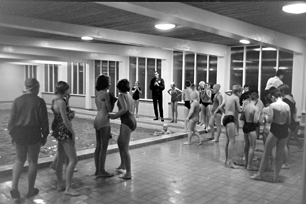 Rollsløkka skole, svømmehallen, svømmeundervisning, skoleelever,