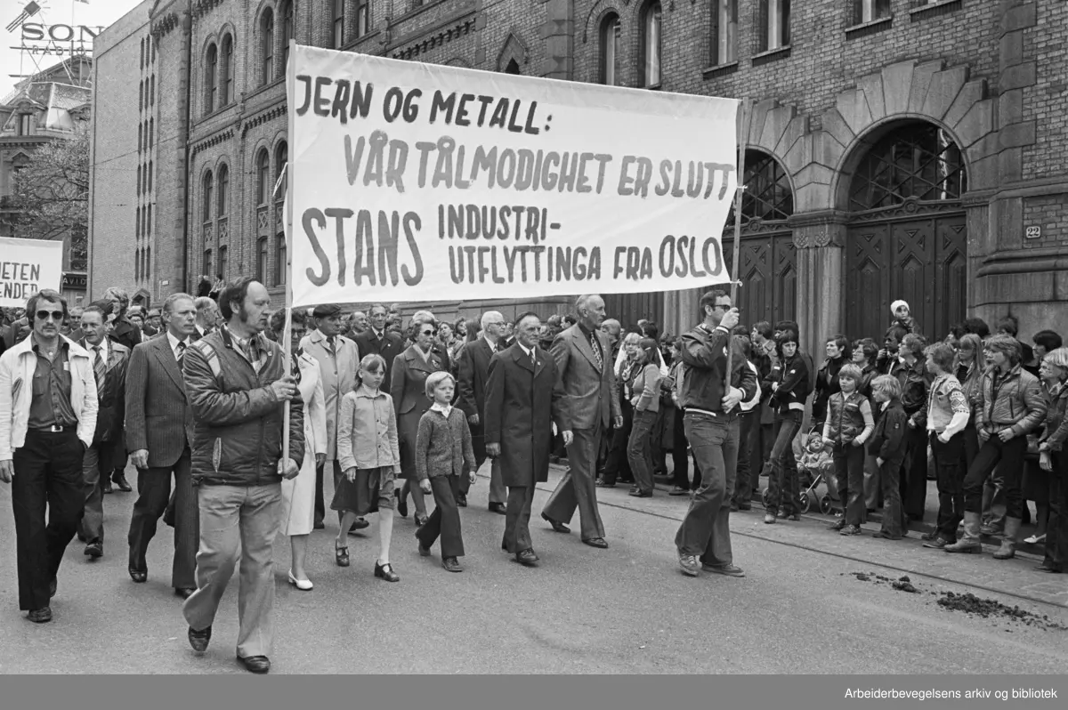 1. mai 1978 i Oslo.Demonstrasjonstog.Parole: Jern og metall: vår tålmodighet er slutt. Stans industriutflyttinga fra Oslo.