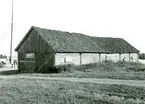 Tegellada nere vid Djursviks hamnplats.
Tillhörde tegelbruket på Bruatorps gård, under Wimmerstedts tid.