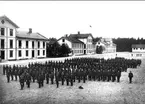 Infanterivolontärskolan Karlsborg, senare rekrytskolan för infanteriets off- och res. off. Aspiranter, 1878 - 1927. Gruppbild volontärer år 1890.