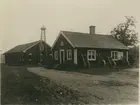 Kyrkeby brännvinsbränneri.
Spannmålsmagasin och arbetarstuga.