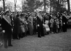 Besökare på Uppsala Studentkårs vårfest i Botaniska trädgården