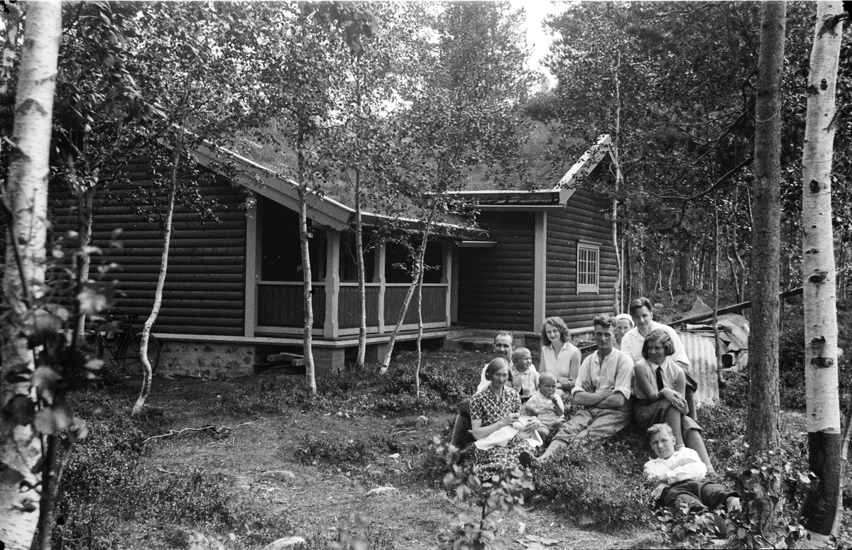 Folk ved Skihytta på Smørtjørnsmoen