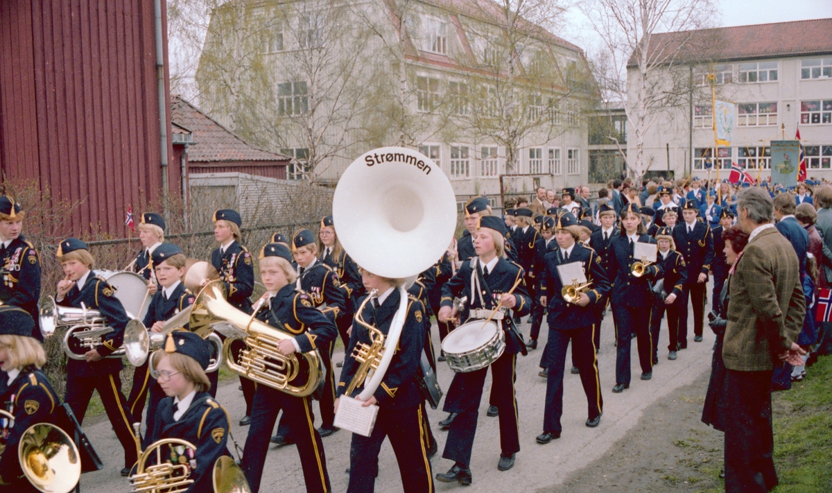 17.mai tog, Sagdalen Skole, Strømmen, reportasjebilder