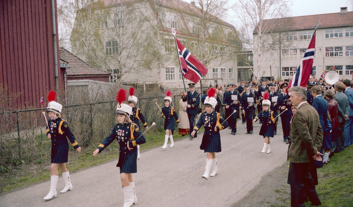 17.mai tog, Sagdalen Skole, Strømmen, reportasjebilder