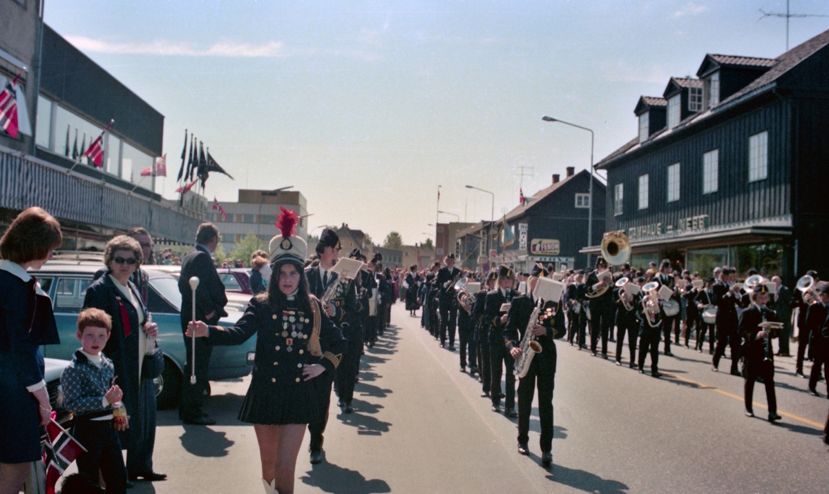 17.maitog, Strømmen, reportasjebilder
