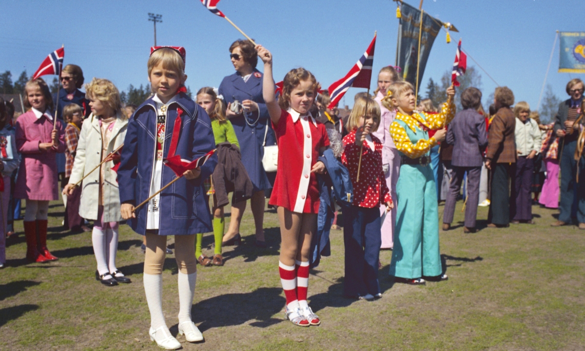 17.maifeiring, Strømmen, reportasjebilder