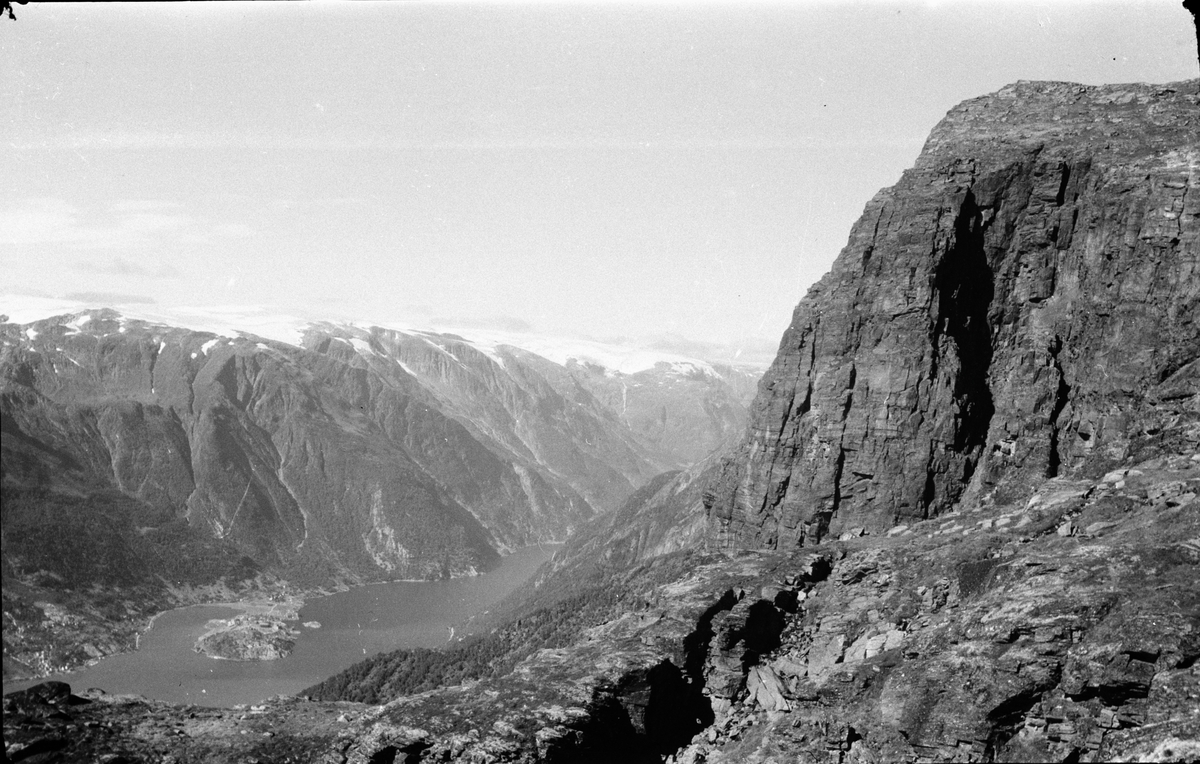 Vegen til Rossnoss frå Sjausætedalen.