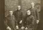 Officersporträtt tagna vid militärskolan i Gävle 1904-1905.