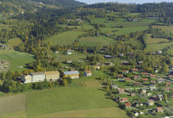 Lillehammer, Søre Ål, Holsjordet med Skogli Badesanatorium med Solhøgda Turisthotell bak i bildet