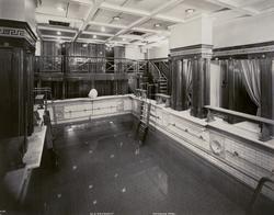 Badbassäng ombord på Svenska Amerika Liniens passagerarfarty