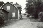 Industrigatan från Gasverksgatan. Det röda huset till vänster är stadsägda 615.