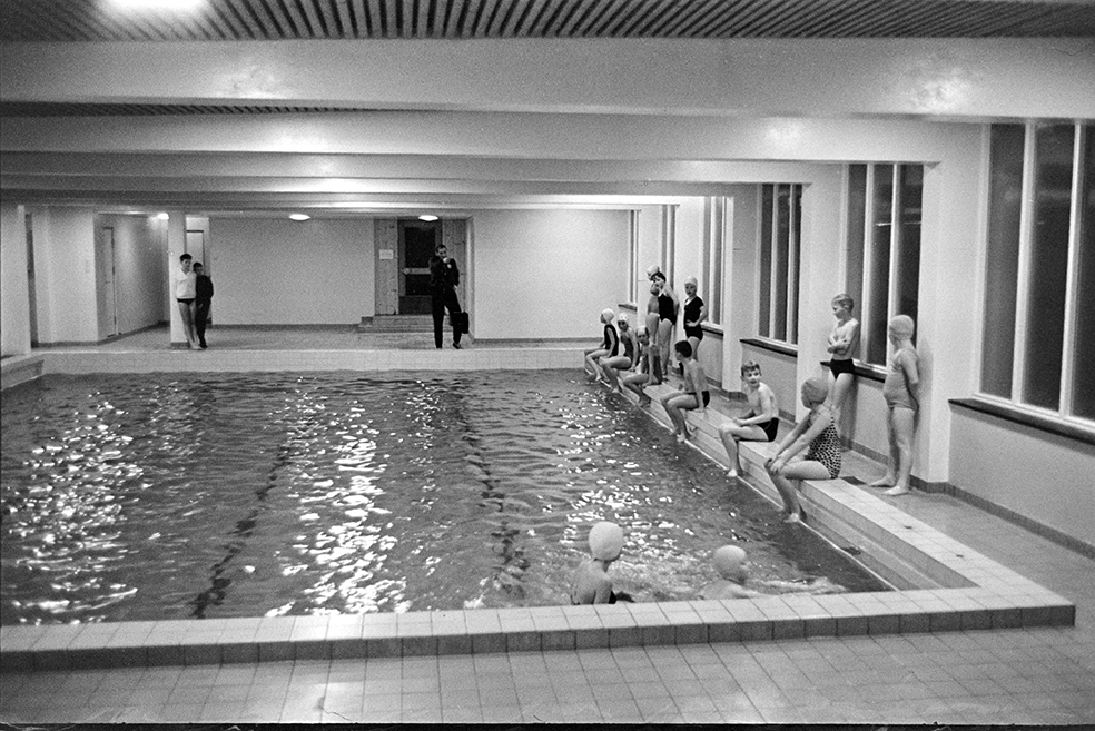 Rollsløkka skole, svømmehallen, svømmeundervisning, skoleelever,