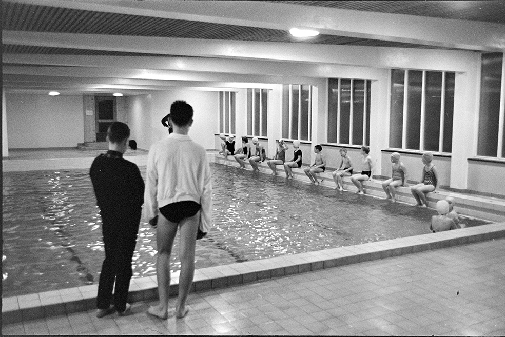 Rollsløkka skole, svømmehallen, svømmeundervisning, skoleelever,