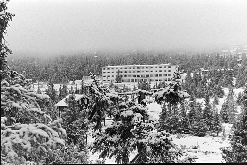 Sjusjøen, vinter. Sjusjøen høyfjellshotell,