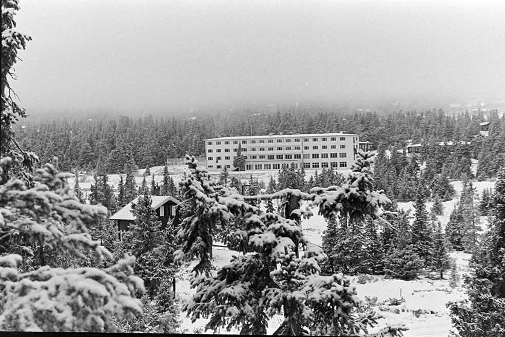 Sjusjøen, vinter. Sjusjøen høyfjellshotell,