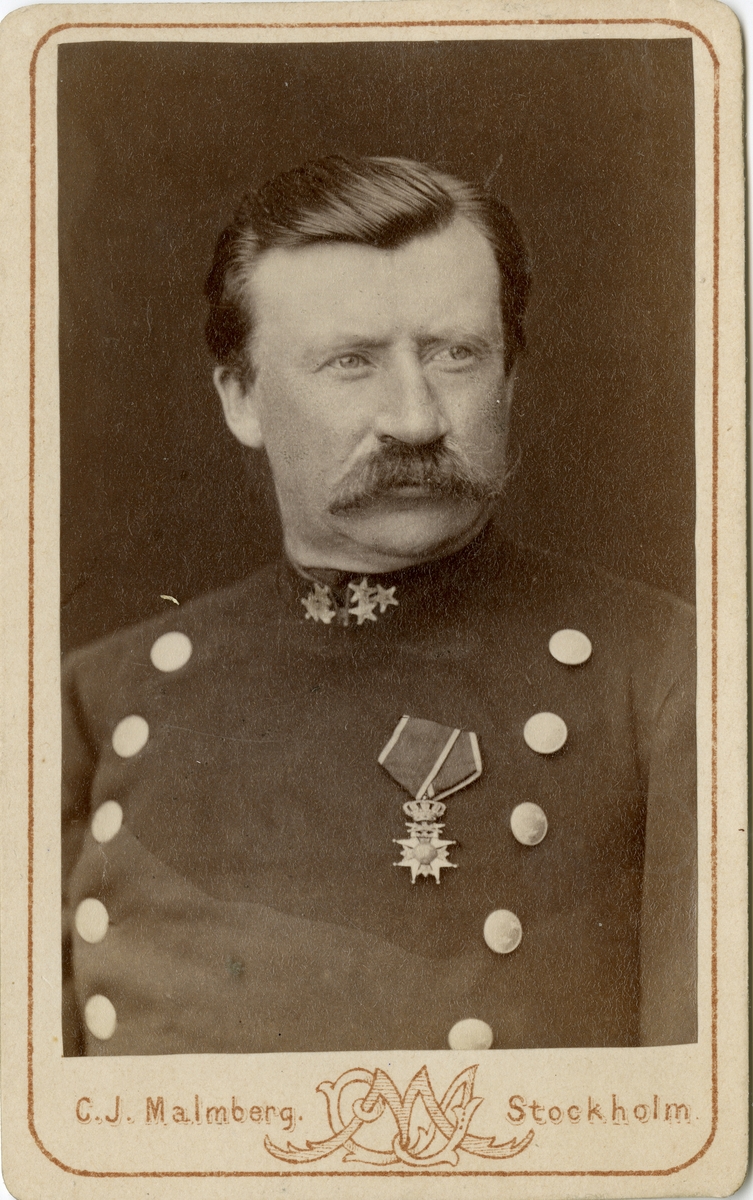 Porträtt av Elof von Boisman, kapten vid Andra livgrenadjärregementet I 5.

Se även bild AMA.0001872, AMA.0001919 och AMA.0001960.