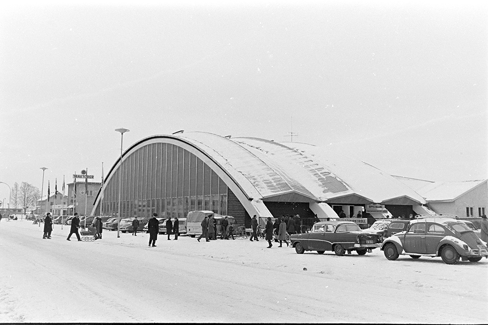 Hamarhallen, eksteriør, parkering, personbiler,