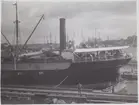 Beckholmsvarvets dockor 1920-talet, oidentifierat lastfartyg i östra dockan.