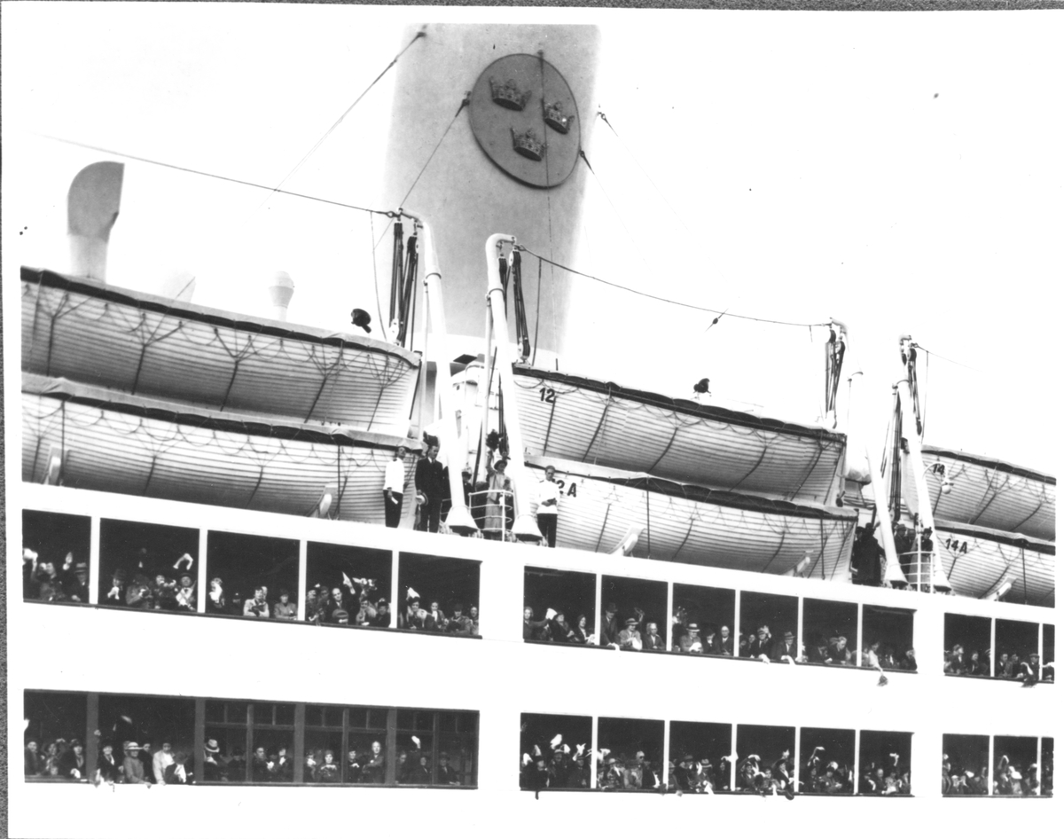 Passagerare och besättning ombord på M/S KUNGSHOLM.