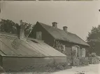 Trädgårdsmästarebostaden med västhus på Ebbetorps gård.