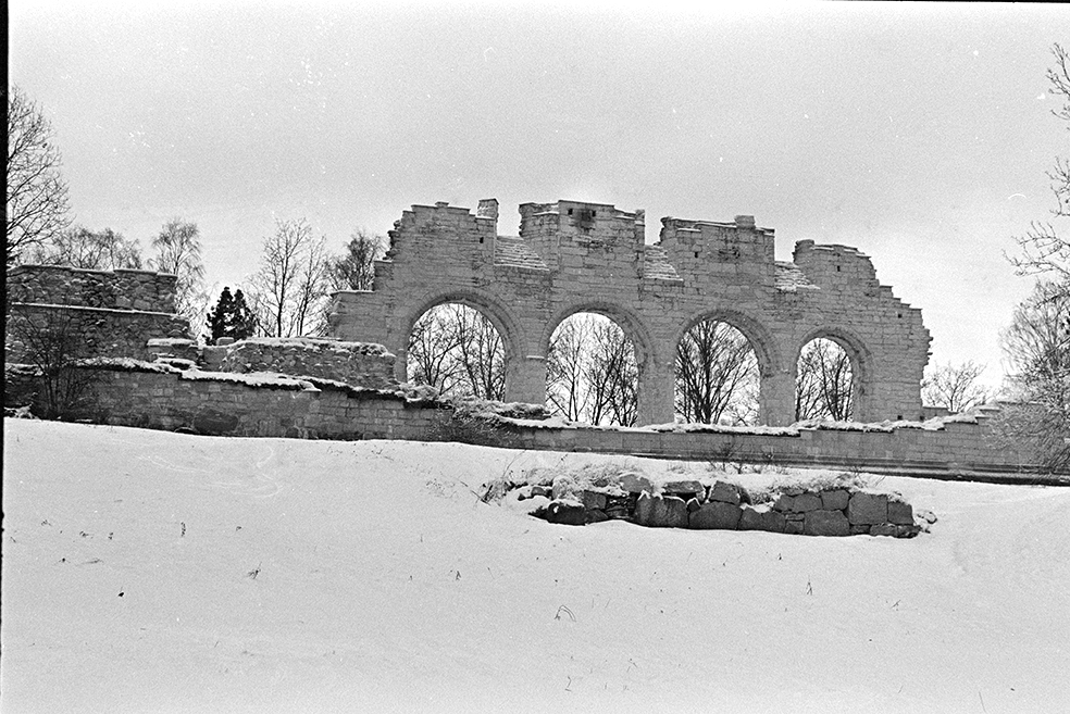 Domkirkeruinen, Domkirkeodden, vinter.
