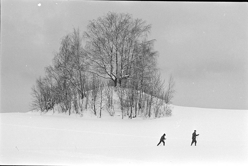 Alujordet, skiløpere,gravhaug.