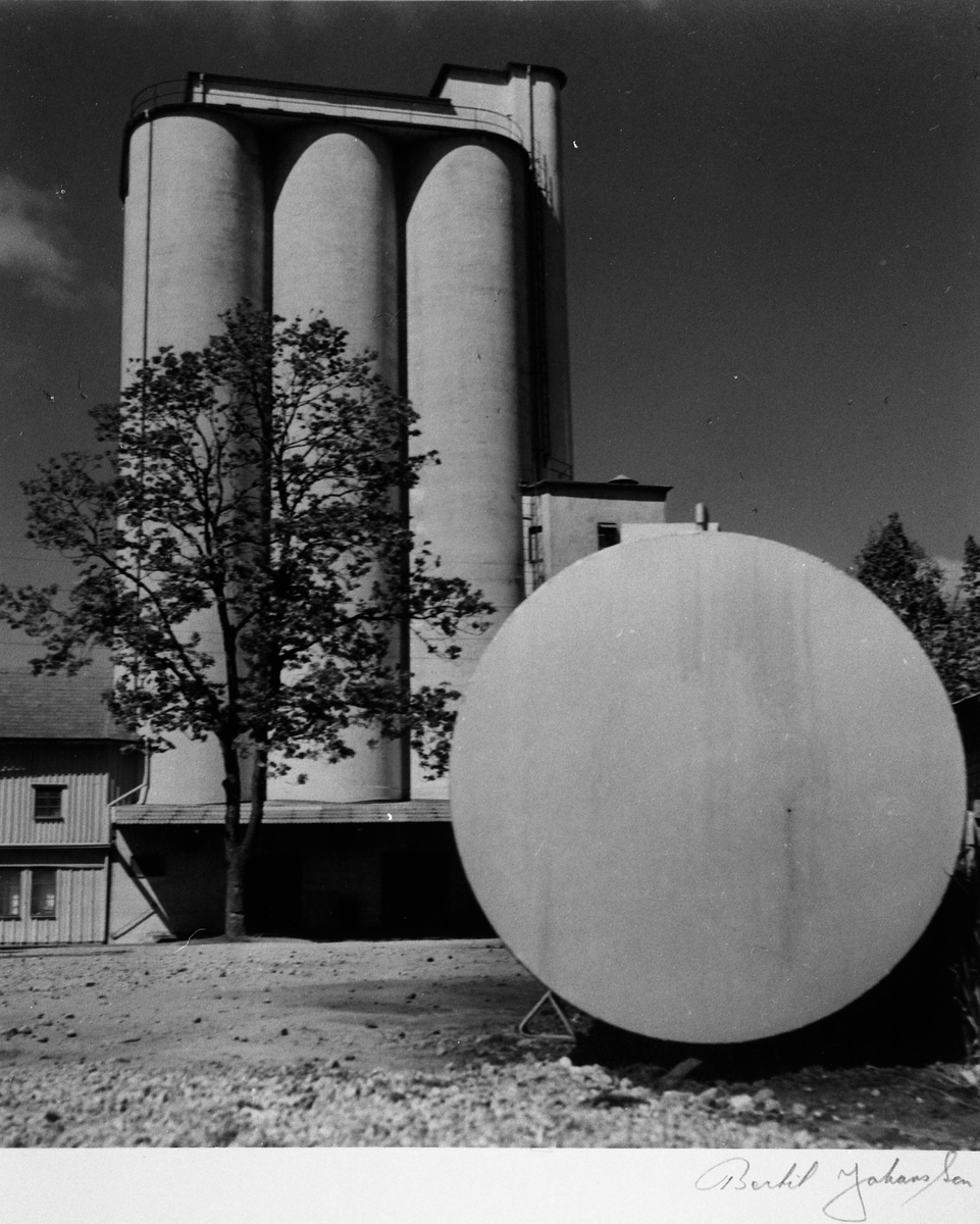 "Sjukvårdsbiträdets vardag". Från utställningen "Falköping i bild" 1952.